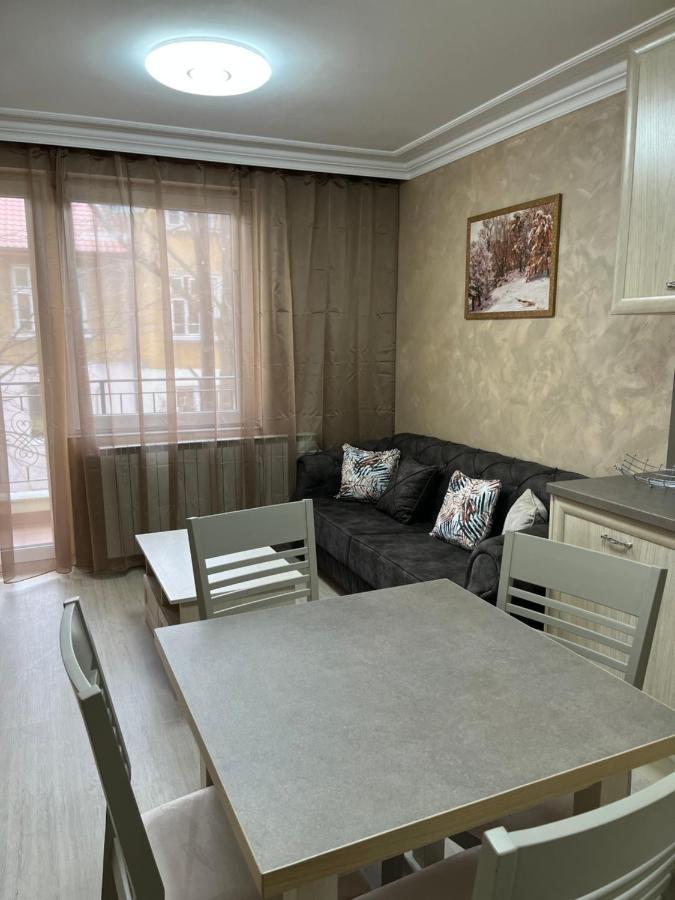Coop Apartments, Apartment *